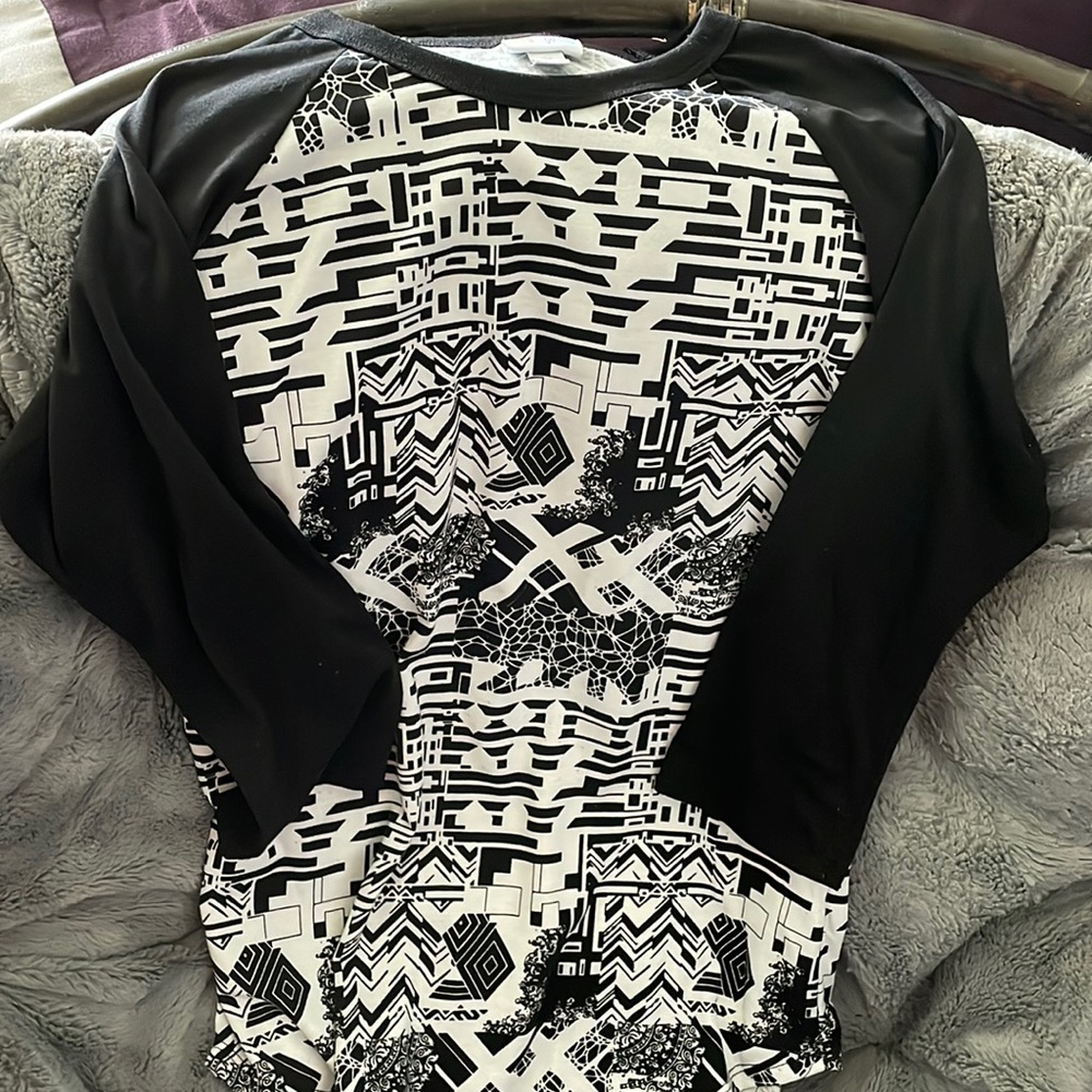 Lularoe Randy style shirt M black and white design super cute!